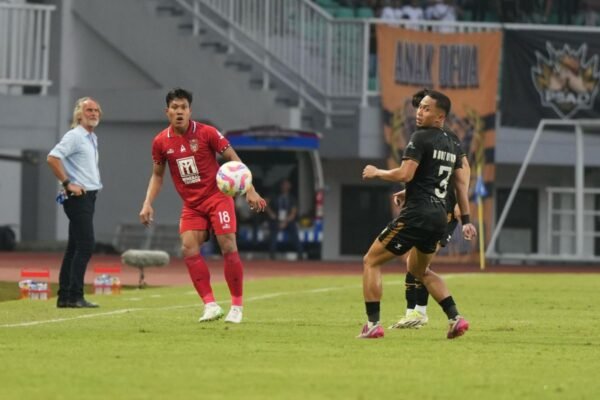 Here are some alternate title suggestions for "Pelatih sebut kemenangan Dewa United buah dari rencana matang":

1. "Kemenangan Dewa United: Hasil dari Strategi yang Matang"
2. "Pelatih: Kesuksesan Dewa United Berkat Rencana yang Terencana"
3. "Dewa United Menang Berkat Persiapan Matang, Kata Pelatih"
4. "Pelatih Dewa United Ungkap Rahasia Kemenangan: Rencana yang Matang"
5. "Rencana Matang di Balik Kemenangan Dewa United, Kata Pelatih"
6. "Pelatih Afirmasi Kemenangan Dewa United adalah Buah Strategi yang Terencana"

Feel free to mix and match elements from these suggestions!