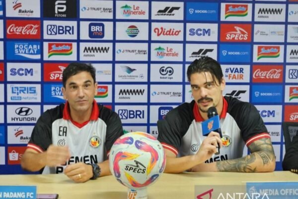 Pelatih Carlos Almeida Tidak Memberikan Beban Berlebih kepada Pemain Semen Padang