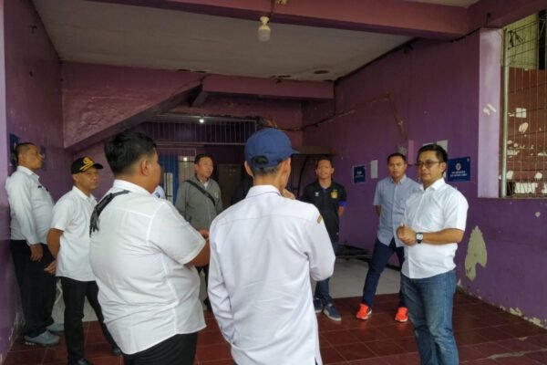 Berikut beberapa alternatif judul untuk "Persik gunakan Stadion Brawijaya di kompetisi Liga 1 2025/2026":

1. "Persik Memilih Stadion Brawijaya sebagai Homebase Liga 1 2025/2026"
2. "Stadion Brawijaya Resmi Jadi Markas Baru Persik di Liga 1 2025/2026"
3. "Persik Siap Berlaga di Liga 1 2025/2026 dengan Stadion Brawijaya"
4. "Persik Berpredikat sebagai Tim Tuan Rumah di Stadion Brawijaya untuk Liga 1 2025/2026"
5. "Langkah Baru Persik: Stadion Brawijaya Menjadi Venue Utama di Liga 1 2025/2026"

Silakan pilih atau modifikasi salah satu judul di atas sesuai kebutuhan!