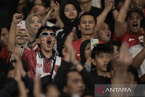 Tentu! Berikut beberapa alternatif judul untuk "God Bless dan Judika Bakar Semangat Penggemar Indonesia":

1. "God Bless dan Judika: Api Semangat Penggemar Indonesia"
2. "God Bless Bersama Judika: Membangkitkan Semangat Cinta Tanah Air"
3. "Semangat Indonesia: Kolaborasi God Bless dan Judika"
4. "Bersatu dalam Musik: God Bless dan Judika, Inspirasi Penggemar Indonesia"
5. "Persembahan Semangat dari God Bless dan Judika untuk Indonesia"

Jika Anda memerlukan lebih banyak opsi atau menginginkan pergeseran tema tertentu, silakan beri tahu!