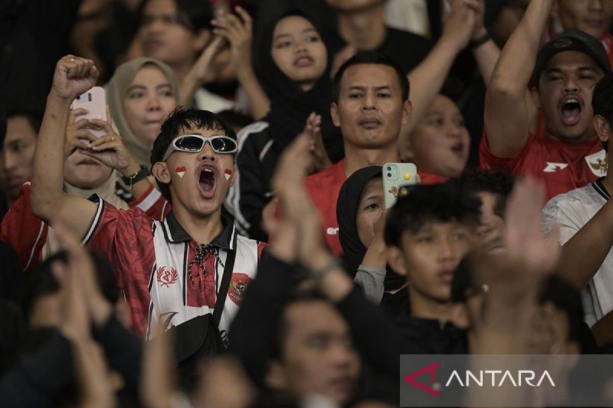 Tentu! Berikut beberapa alternatif judul untuk "God Bless dan Judika Bakar Semangat Penggemar Indonesia":

1. "God Bless dan Judika: Api Semangat Penggemar Indonesia"
2. "God Bless Bersama Judika: Membangkitkan Semangat Cinta Tanah Air"
3. "Semangat Indonesia: Kolaborasi God Bless dan Judika"
4. "Bersatu dalam Musik: God Bless dan Judika, Inspirasi Penggemar Indonesia"
5. "Persembahan Semangat dari God Bless dan Judika untuk Indonesia"

Jika Anda memerlukan lebih banyak opsi atau menginginkan pergeseran tema tertentu, silakan beri tahu!