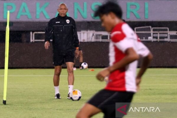“Nova Arianto Membidik Roster 30 Pemain untuk Tim Baru U-17”