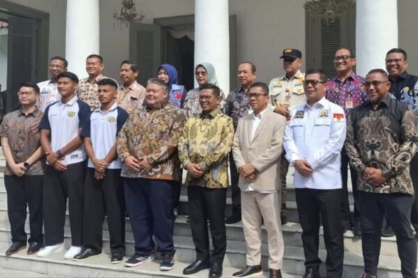 Berikut adalah beberapa alternatif judul yang dapat digunakan:

1. "Dewa United Banten FC: Mengoptimalkan BIS untuk Memperkuat Ekonomi Daerah"
2. "Mendorong Kebangkitan Ekonomi Banten: Peran Dewa United FC Melalui BIS"
3. "Strategi BIS Dewa United Banten FC dalam Membangkitkan Ekonomi Lokal"
4. "Dewa United Banten FC dan BIS: Sinergi untuk Kemajuan Ekonomi Daerah"
5. "Bangkitkan Ekonomi Daerah Melalui Dewa United Banten FC dan Pendekatan BIS"
6. "Inovasi BIS Dewa United Banten FC: Katalisator Pertumbuhan Ekonomi Wilayah"
7. "Dewa United FC: Menggunakan BIS untuk Mendorong Perekonomian Banten"

Silakan pilih atau modifikasi sesuai kebutuhan!