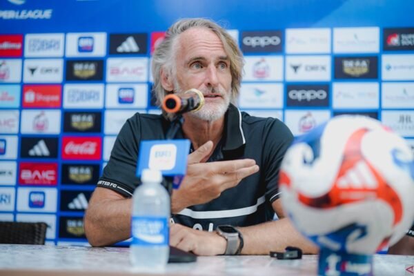 Berikut adalah beberapa alternatif judul untuk "Jan Olde yakin keseimbangan jadi kunci pertandingan Dewa lawan Persija":

1. "Jan Olde: Keseimbangan Adalah Kunci Sukses Dewa Melawan Persija"
2. "Kunci Pertandingan Dewa vs. Persija: Jan Olde Yakin pada Keseimbangan"
3. "Jan Olde: Menjaga Keseimbangan, Strategi Utama Dewa Hadapi Persija"
4. "Keseimbangan Menjadi Dasar Strategi Dewa Menurut Jan Olde"
5. "Dewa vs. Persija: Jan Olde Tegaskan Pentingnya Keseimbangan dalam Pertandingan" 

Semoga salah satu dari judul ini sesuai dengan kebutuhan Anda!