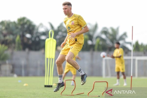 Berikut adalah beberapa alternatif judul untuk "Jumlah Pemain Asing Liga 2 untuk Musim 2025/2026":

1. "Statistik Pemain Asing Liga 2: Musim 2025/2026"
2. "Komposisi Pemain Asing di Liga 2: Analisis Musim 2025/2026"
3. "Kumpulan Pemain Asing di Liga 2 untuk Musim 2025/2026"
4. "Pemain Asing di Liga 2: Capaian Musim 2025/2026"
5. "Laporan Pemain Asing Liga 2: Data Musim 2025/2026"
6. "Seberapa Banyak Pemain Asing di Liga 2 Musim 2025/2026?"
7. "Pemain Asing Liga 2: Informasi Musim 2025/2026"
8. "Persentase Pemain Asing di Liga 2 untuk Musim 2025/2026"

Silakan pilih atau modifikasi sesuai kebutuhan!