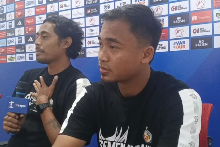 Here are some alternate titles for "Semen Padang Optimistis Curi Poin di Ternate":

1. "Semen Padang Yakin Ambil Poin di Ternate"
2. "Semen Padang Percaya Diri Raih Poin di Ternate"
3. "Semen Padang Targetkan Poin di Ternate dengan Optimisme"
4. "Semangat Semen Padang: Curi Poin di Ternate"
5. "Semen Padang Siap Berjuang untuk Poin di Ternate"
6. "Optimisme Semen Padang: Misi Poin di Ternate"
7. "Semen Padang: Menatap Poin di Ternate dengan Keyakinan"
8. "Misi Poin Semen Padang di Ternate Digarap dengan Optimis"
9. "Semen Padang: Optimisme untuk Poin di Ternate"
10. "Semen Padang Bertekad Raih Poin di Ternate"

Feel free to choose or modify any of these titles!