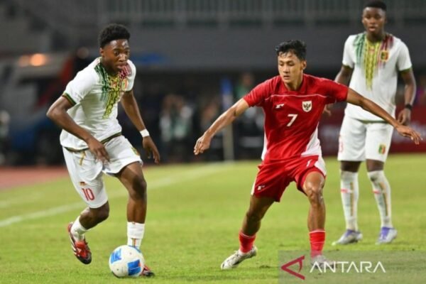 Indra Sjafri Enggan Timnya Disejajarkan dengan Tim Gerald Vanenburg