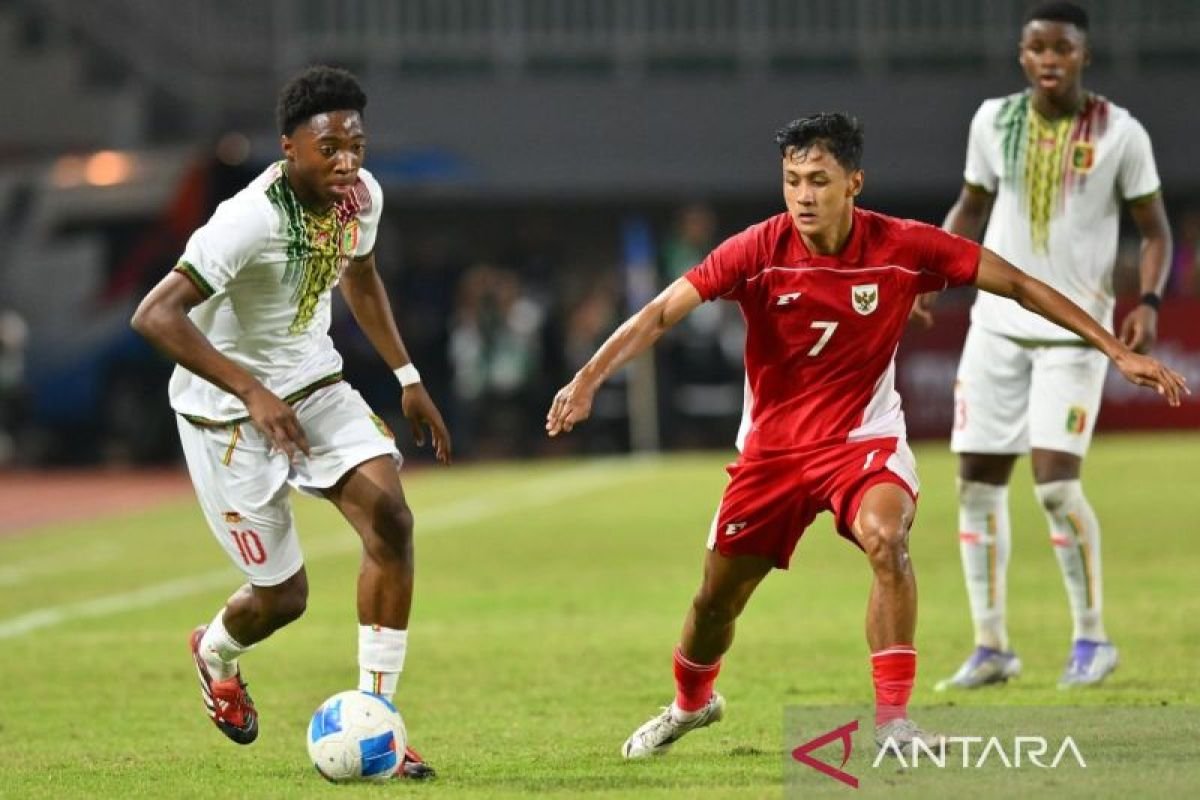 Indra Sjafri Enggan Timnya Disejajarkan dengan Tim Gerald Vanenburg