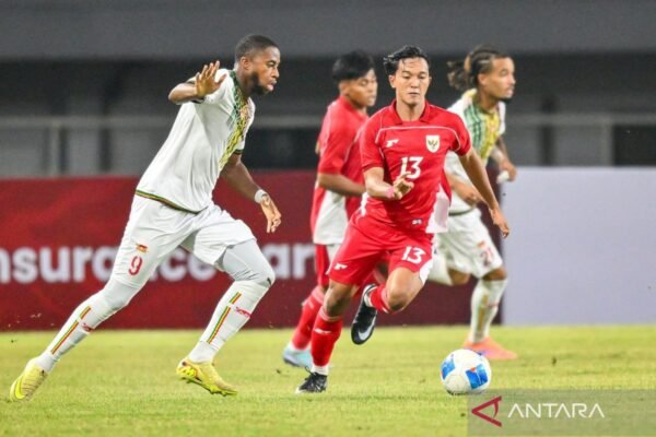 "Indonesia Kalah dari Mali dan Korban Longsor di Cilacap: Berita Terpopuler"
"Tragedi di Cilacap dan Kekalahan Indonesia dari Mali: Update Terpopuler"
"Dari Kekalahan Indonesia Melawan Mali hingga Bencana Longsor di Cilacap"
"Sorotan Utama: Indonesia Terkalahkan oleh Mali dan Longsor di Cilacap"
"Mali Kalahkan Indonesia dan Longsor di Cilacap: Berita Hangat Hari Ini"